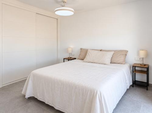 Dormitorio con cama doble · M208